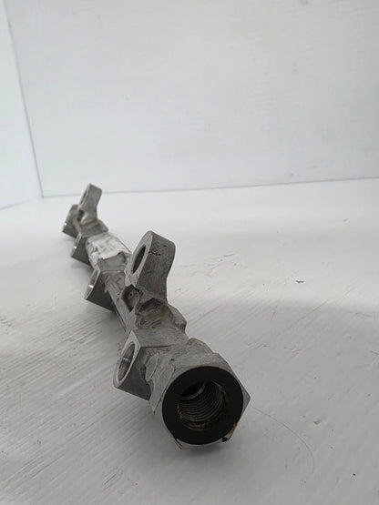 15751-96J00 15710-96J00 Suzuki Fuel Rail | Genuine Used Part