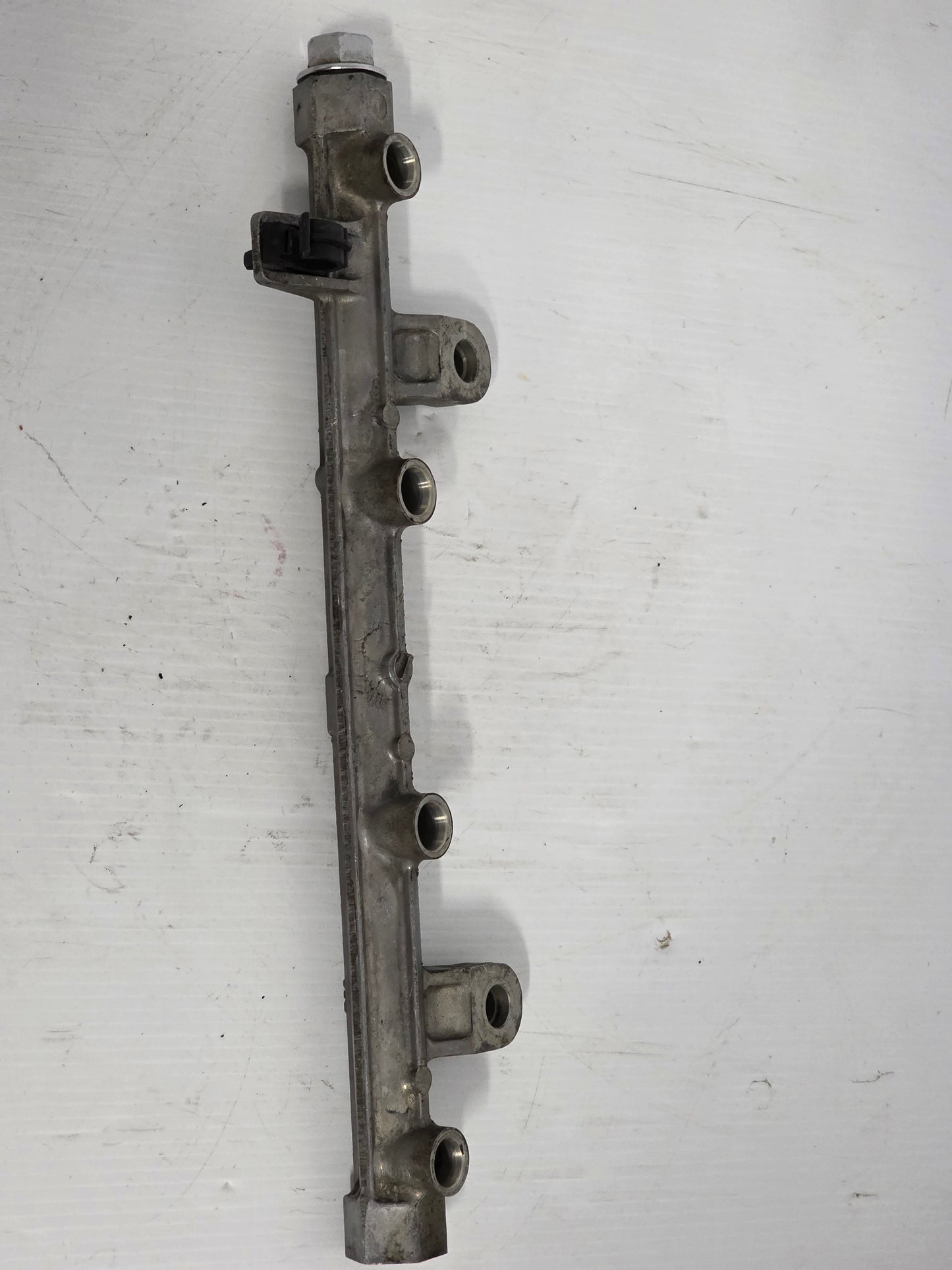 15751-99E00 Suzuki Fuel Rail | Genuine Used Part