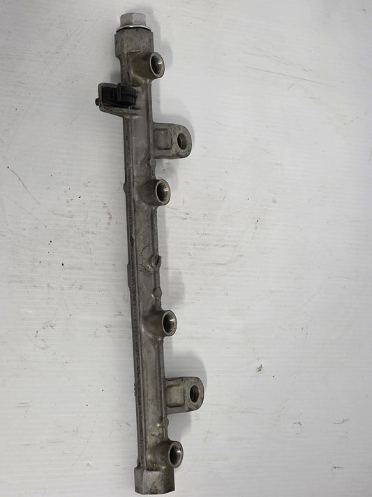 15751-99E00 Suzuki Fuel Rail | Genuine Used Part