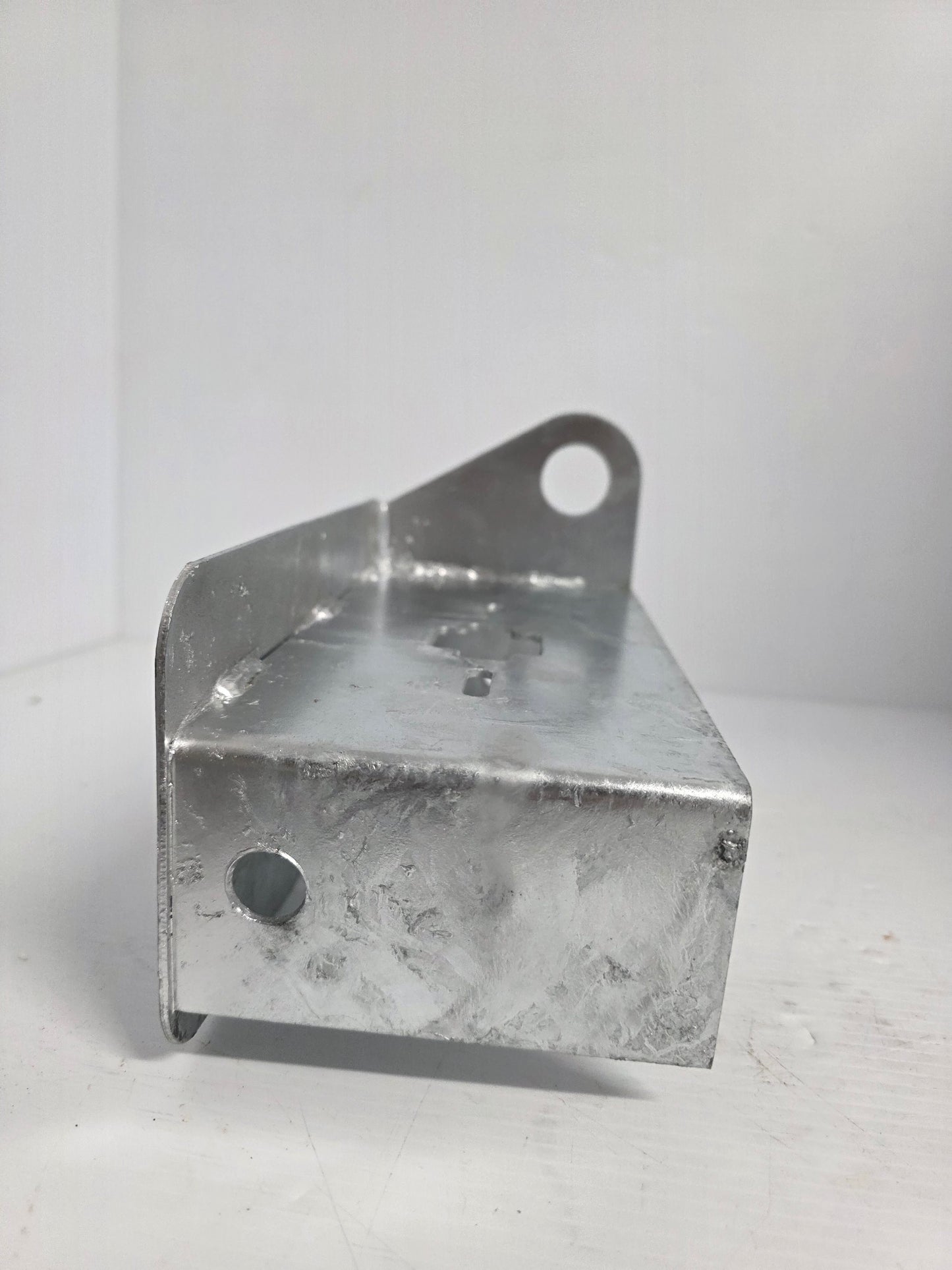 2491G-B Lamp and Tie Down Bracket Galvanised, Bolt-on (Suits Left Hand)
