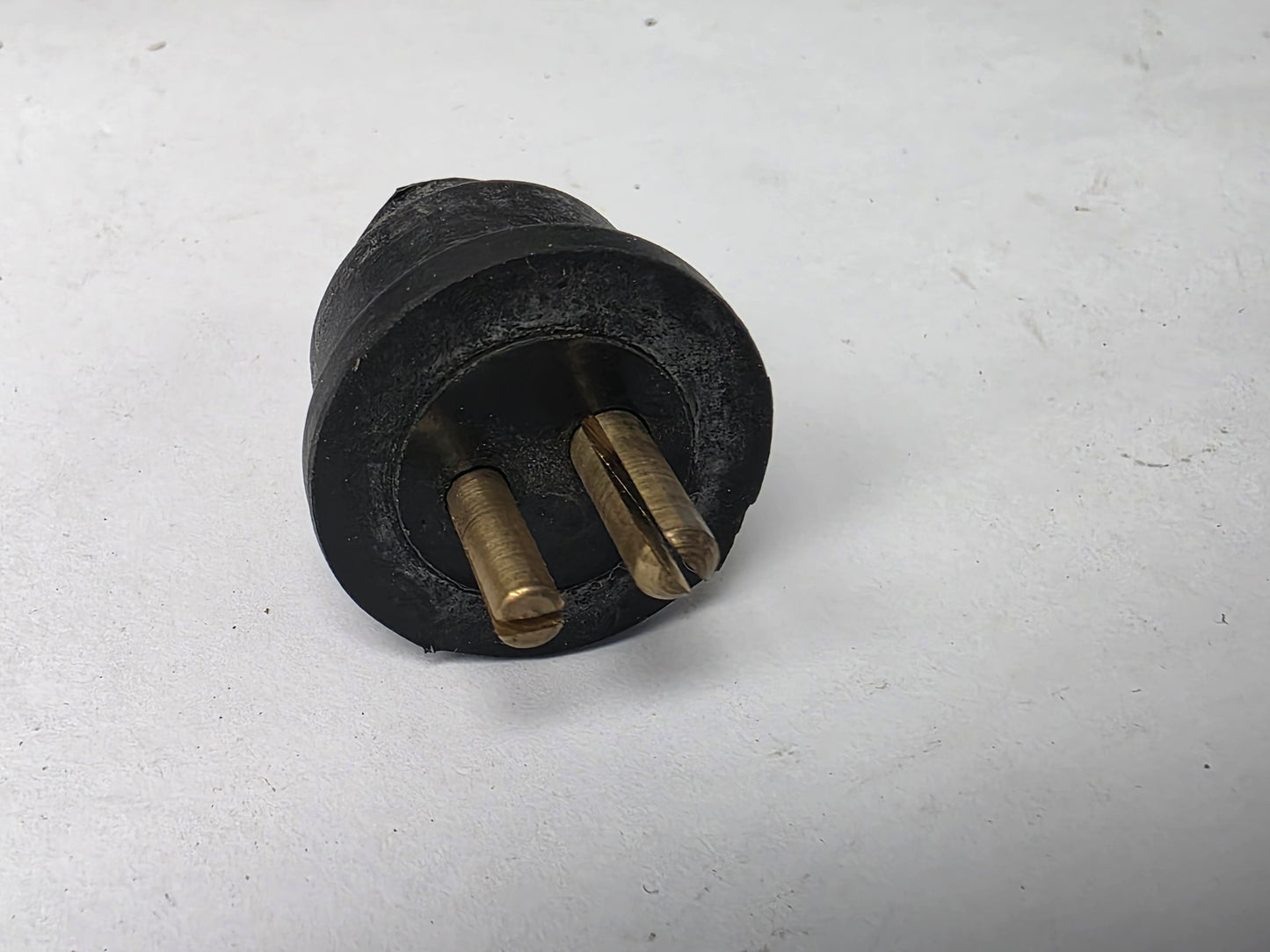 220127 RWB562  2 Pin Plug Only