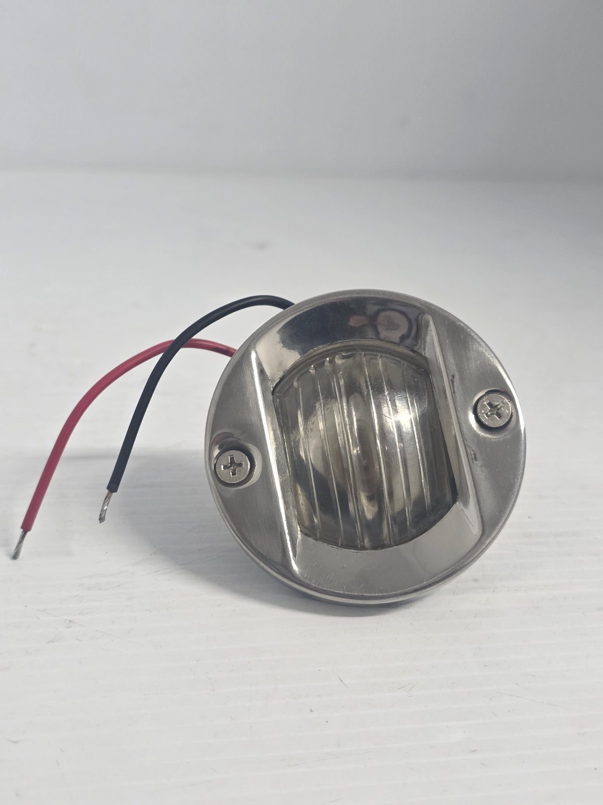 6356D7 Attwood Vertical, Flush Mount Transom Light - Round 43895 | Marine Electrical Part