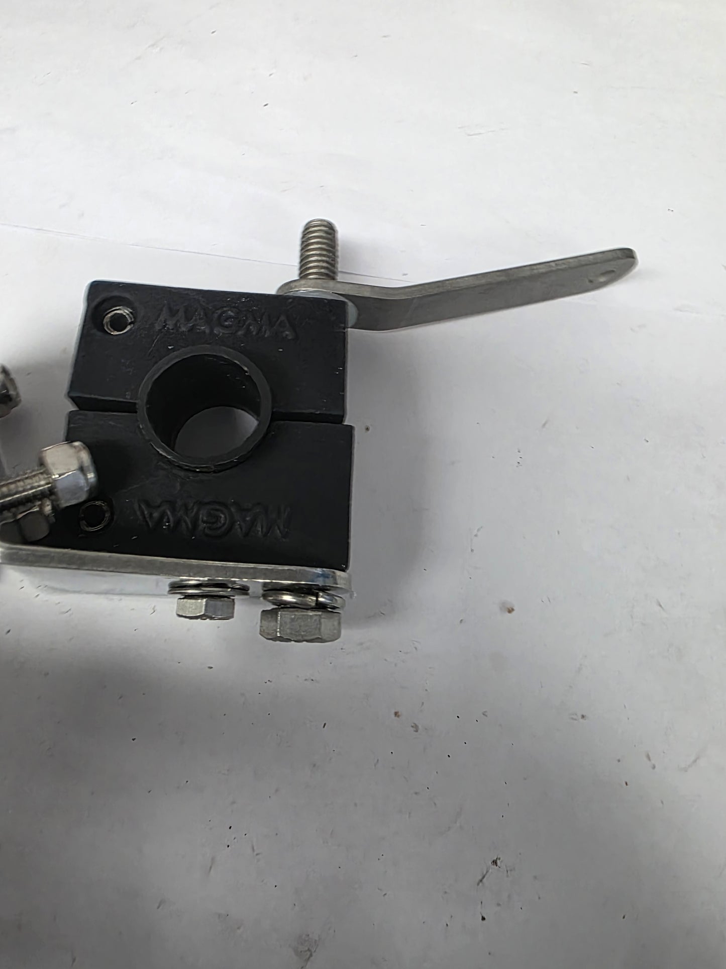 139688 Magma Rail Mount Kit Single Horizontal Round Small