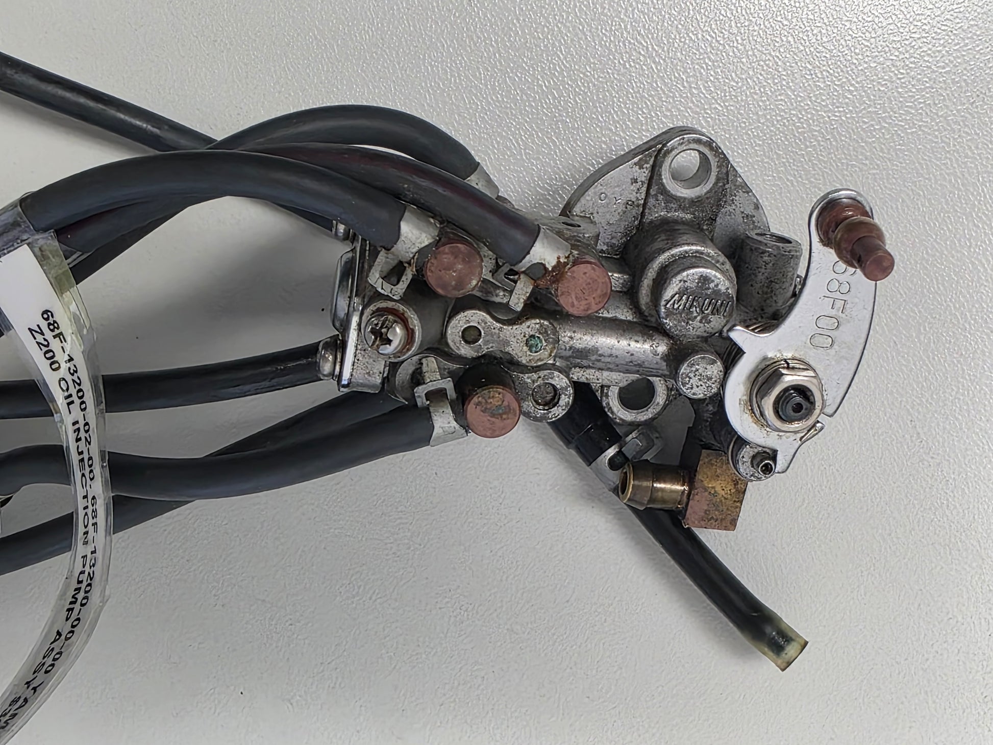68F-13200-02-00 68F-13200-00-00 Yamaha Z200 Oil Injection Pump Assy | Genuine Used Part - photo 2 of 5