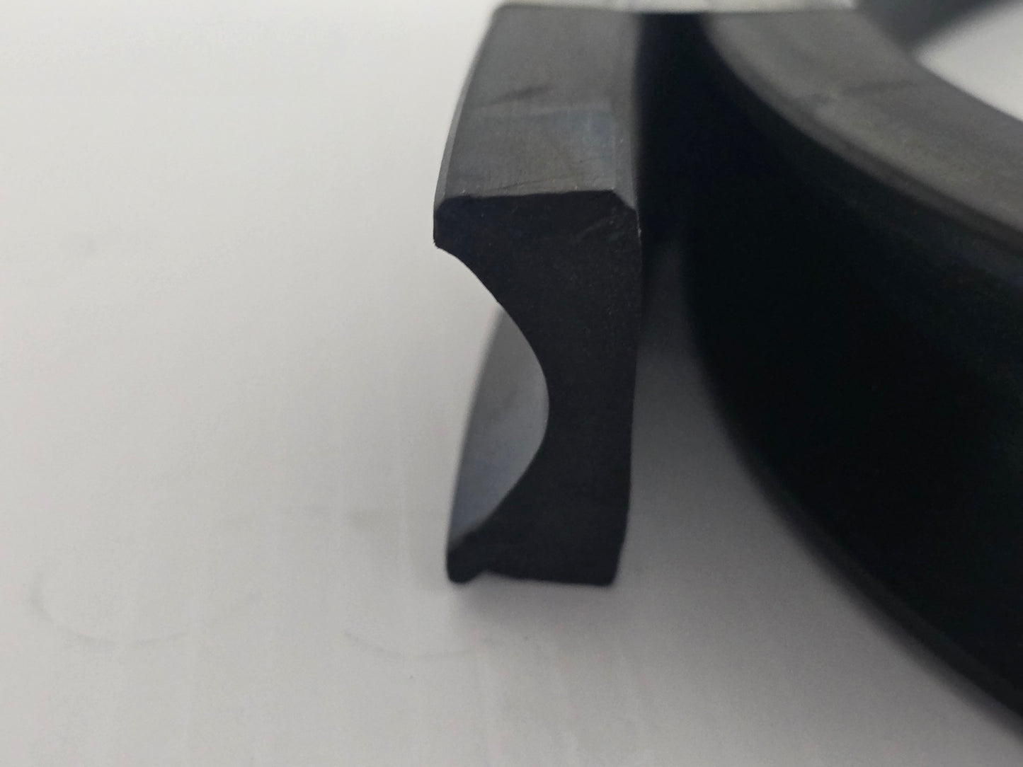 R2005 Mackay 3060 Dunbier SUPA-ROLLA Rubber Strip Black 1m | Marine Trailer Part