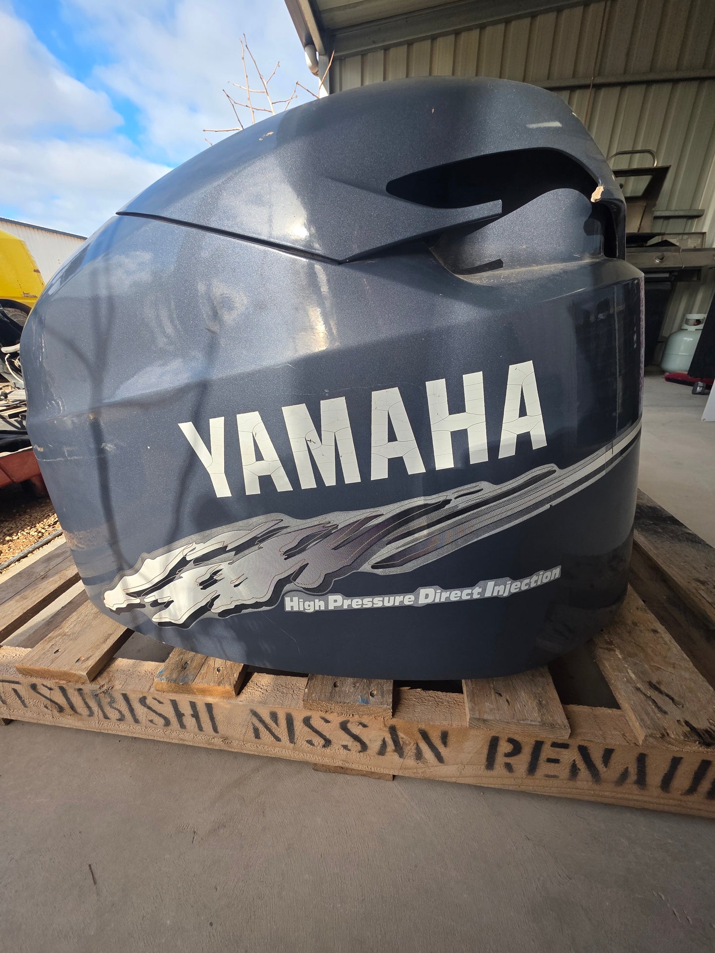 68F-42610-40-00 68F-42610-40-4D Yamaha Top Cowling 200HP | Genuine Used Part