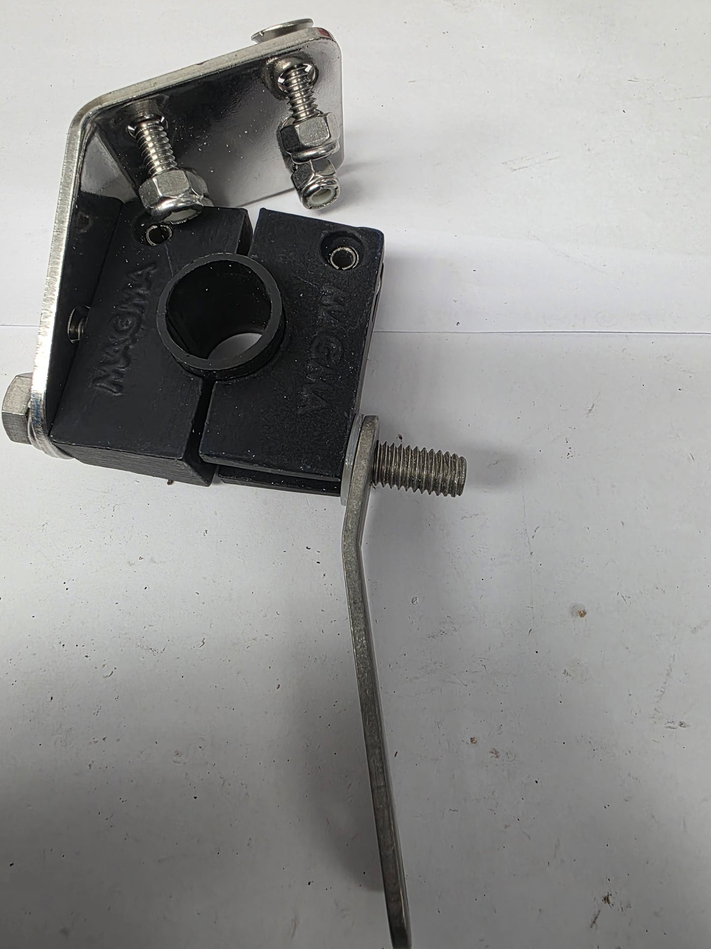 139688 Magma Rail Mount Kit Single Horizontal Round Small