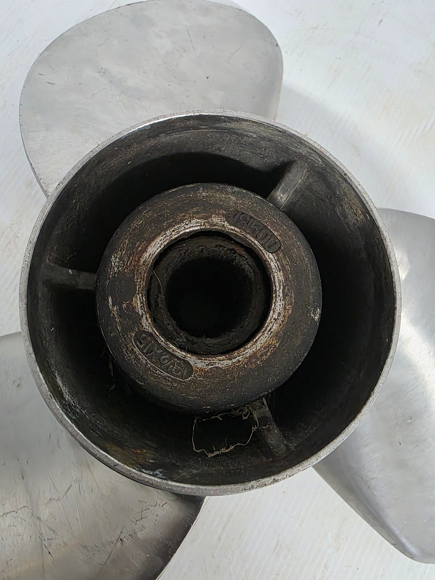 6E5-45947-00-EL 6E5-45947-00-00 Yamaha K Series 13 1/2 x 15 Aluminium Propeller – RH 15 Spline | Genuine Used Part