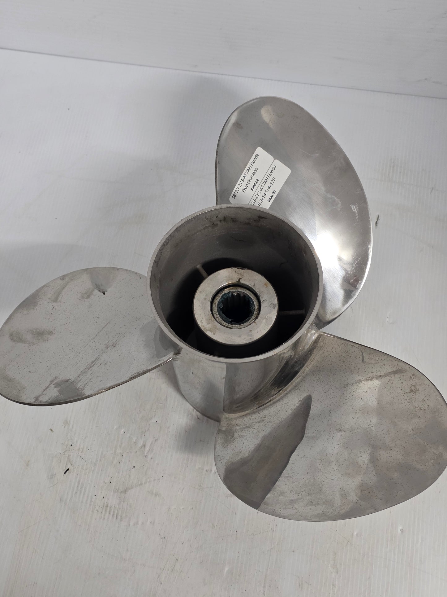 58133-ZY3-A17AH Honda 14 1/4 x 17 RH Stainless Steel Propeller – BF115–BF250 15 Spline | Genuine Used Part
