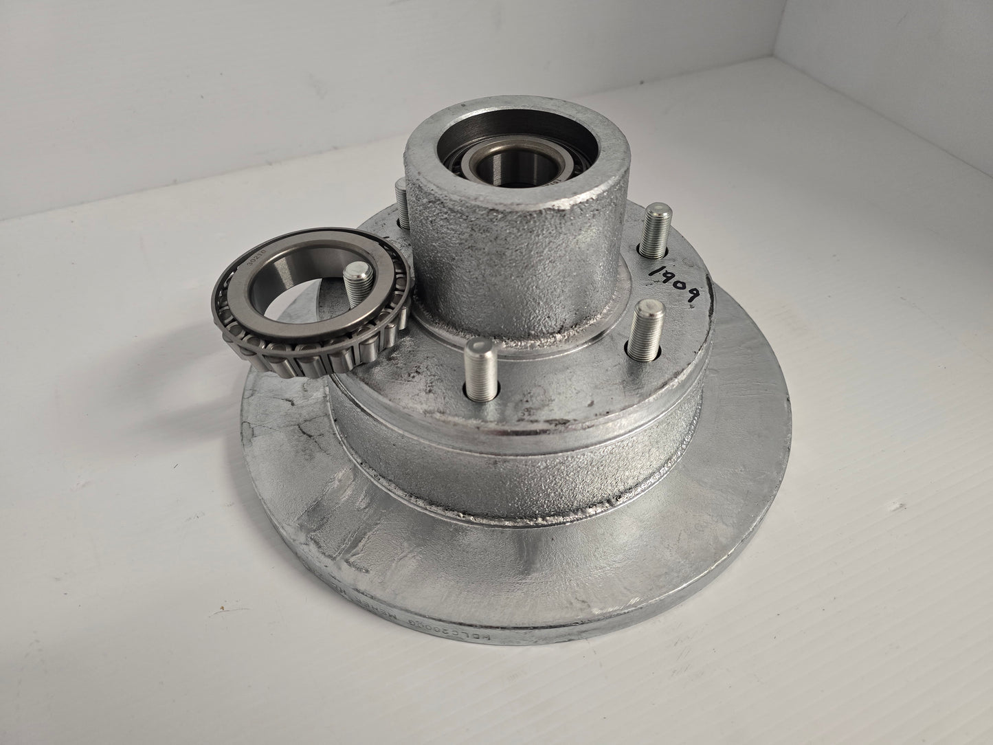 1909 Dunbier Disc Hub 16mm x 6 Stud, Inc bearings & seal.L/Cruiser Mackay A1318G