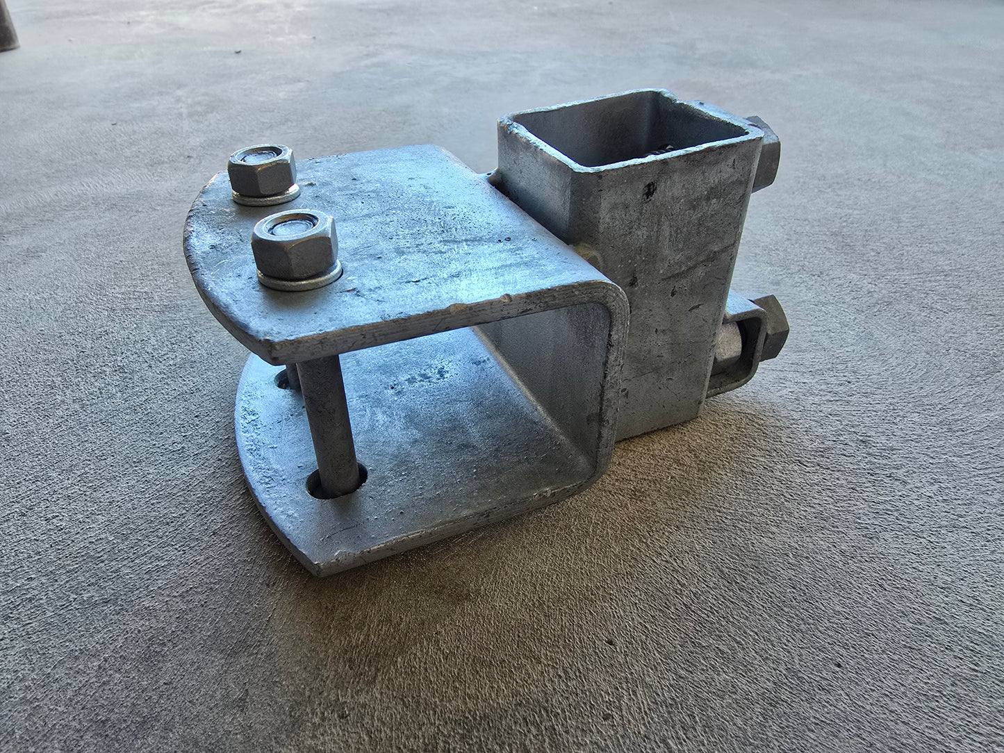 3122 Dunbier Heavy Duty Slide Bracket: Suits 50 x 50mm