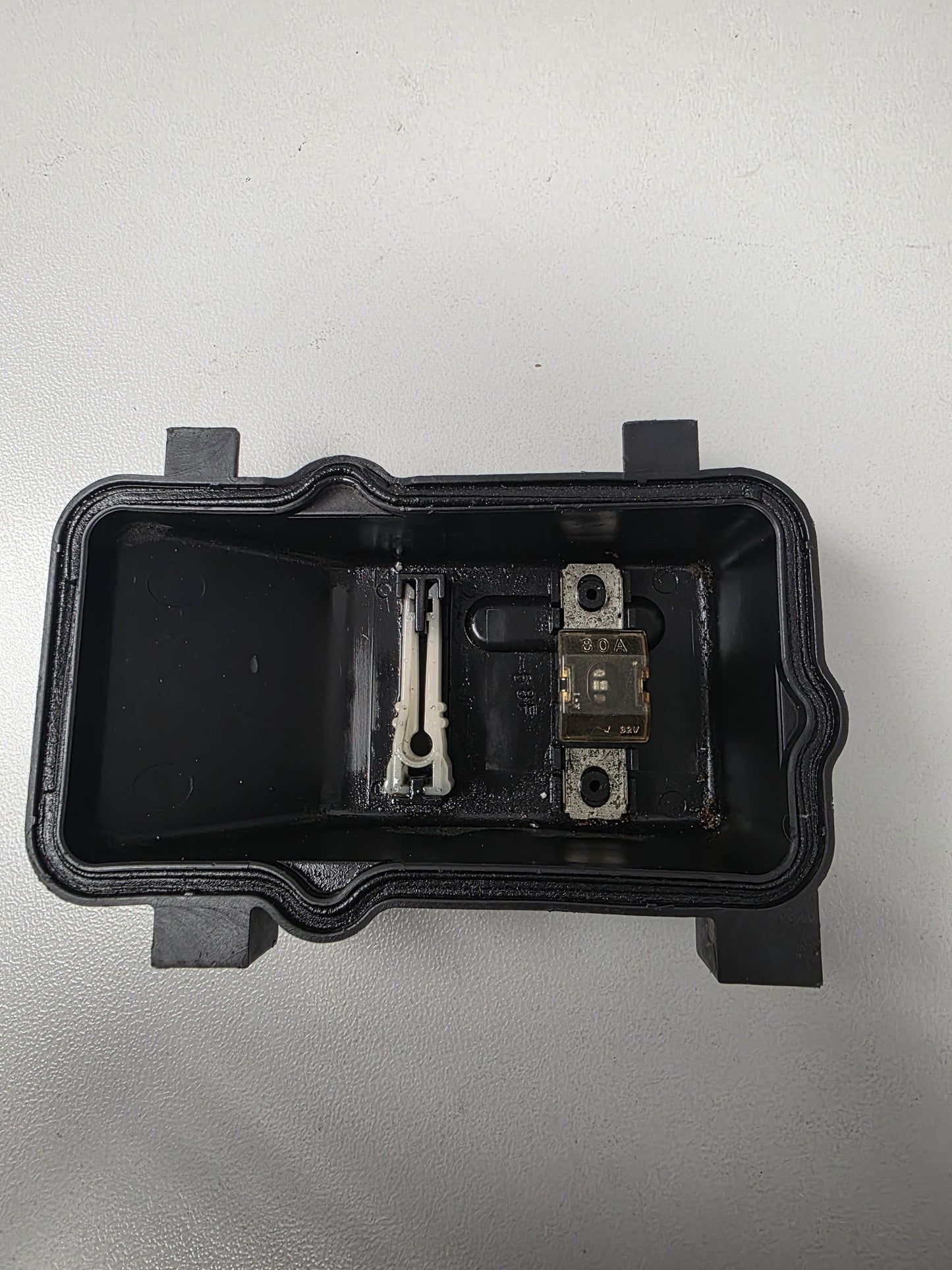 68F-85544-00-00 Yamaha Z200 Fuse Box Case | Genuine Used Part