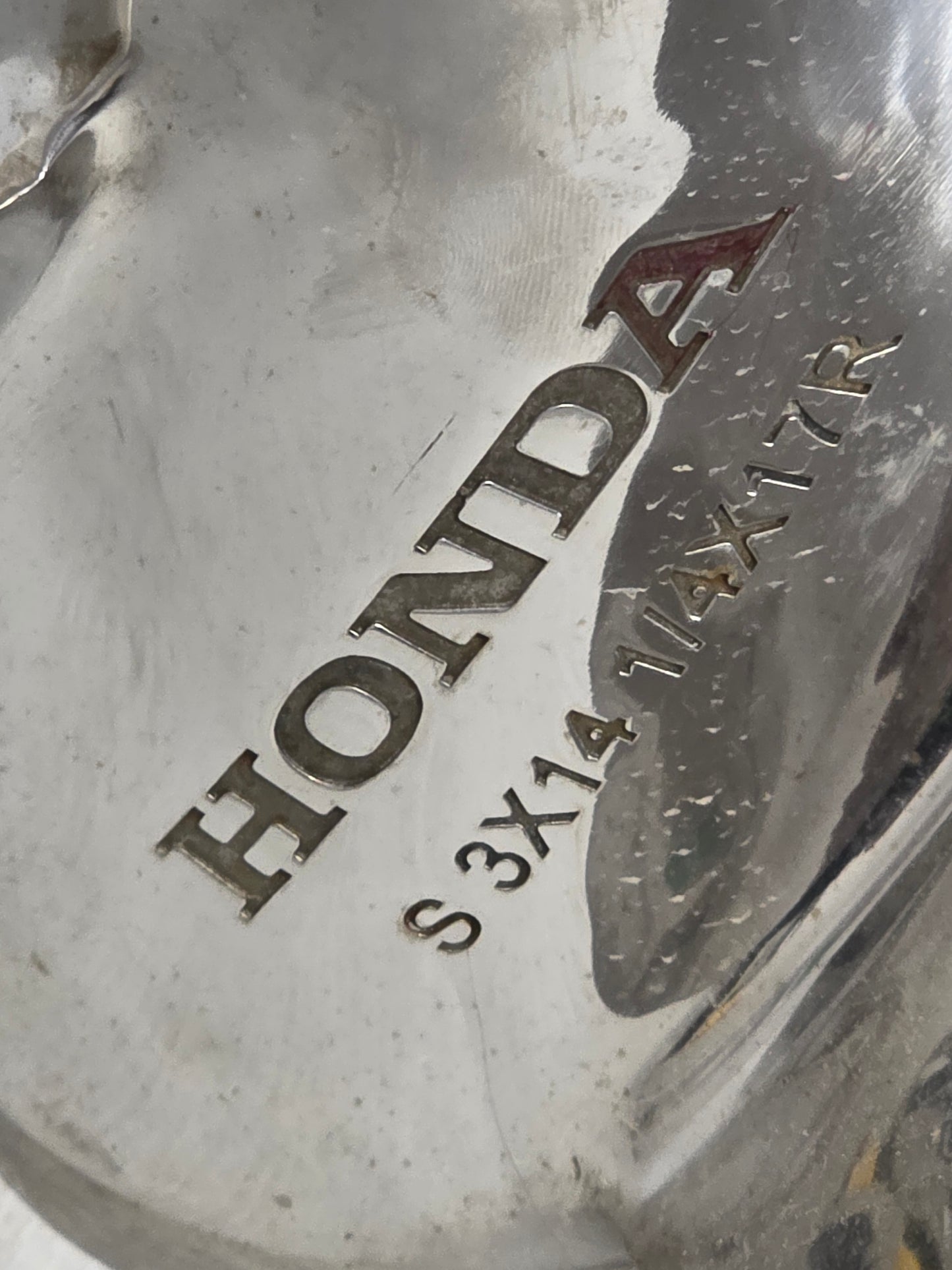 58133-ZY3-A17AH Honda 14 1/4 x 17 RH Stainless Steel Propeller – BF115–BF250 15 Spline | Genuine Used Part
