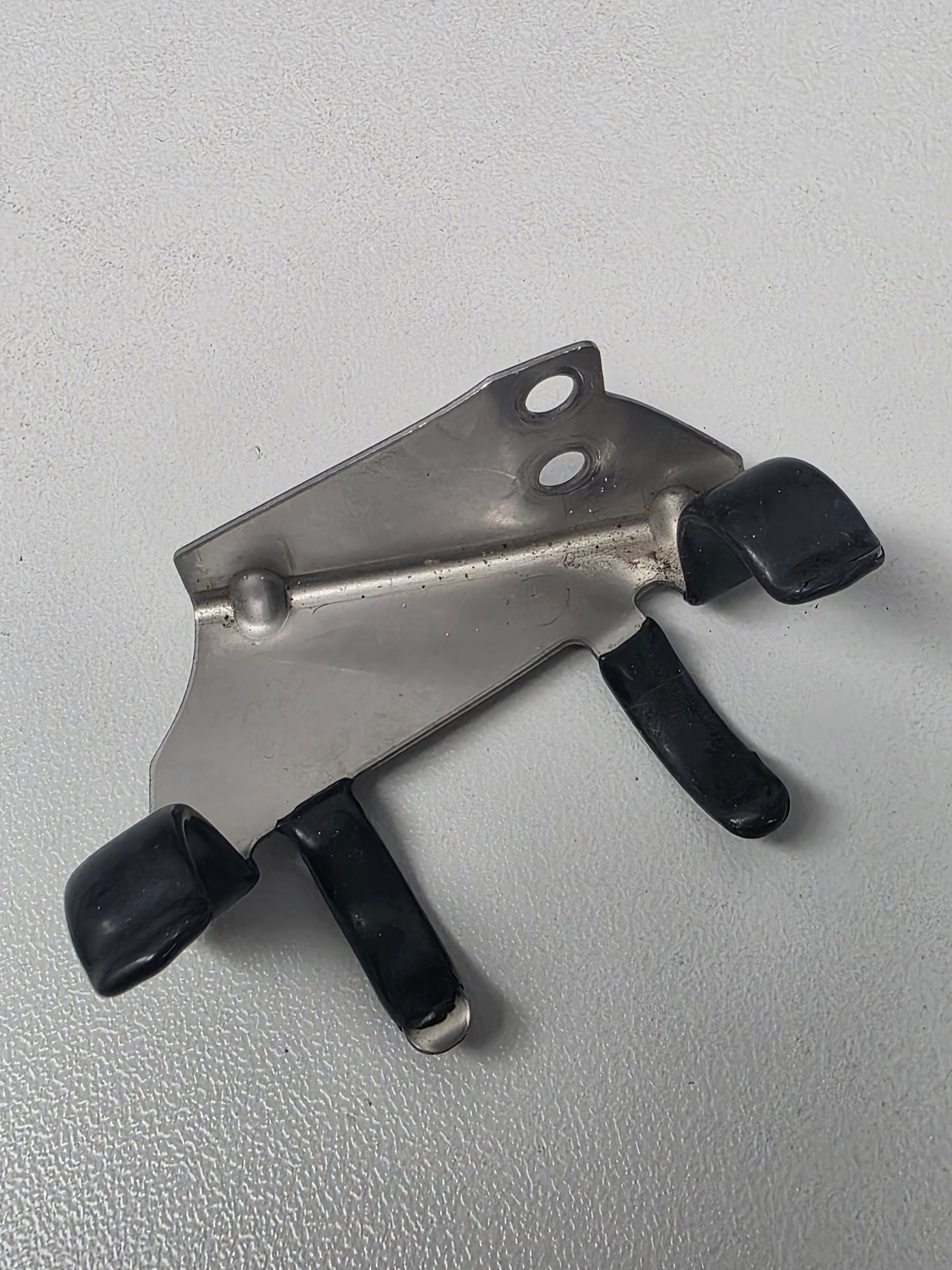 67C-82594-00-00 Yamaha F40BET Wiring Clamps | Genuine Used Part - photo 4 of 4