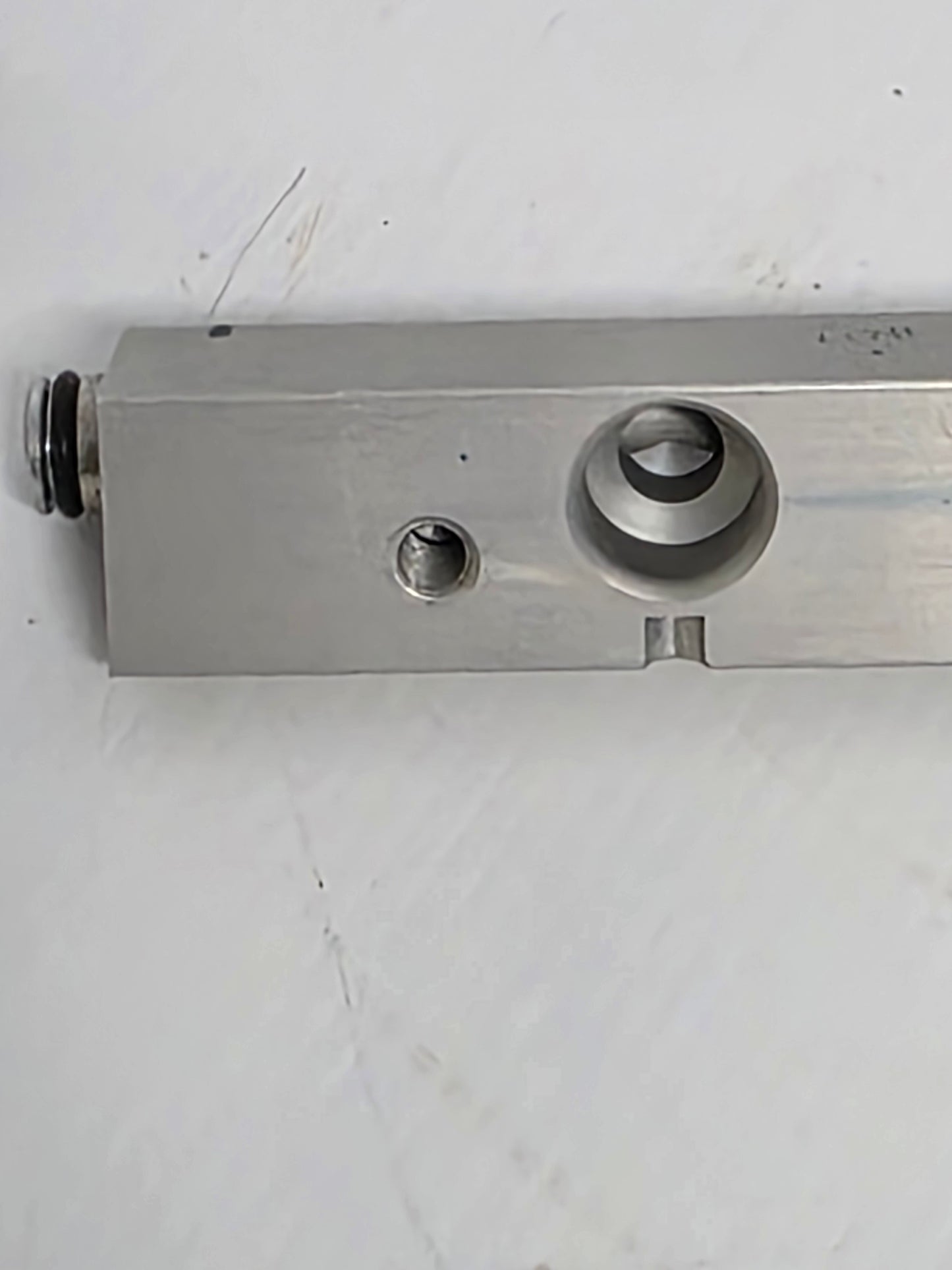 16611-ZY3-A00 Honda Fuel Rail (R) | Genuine Used Part