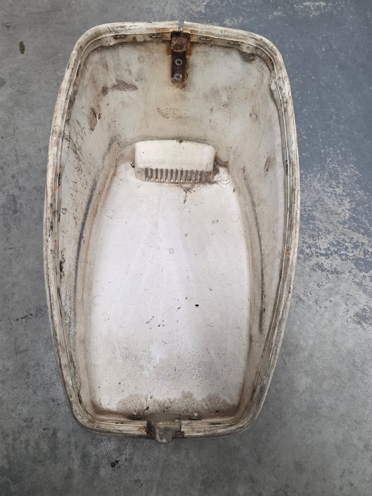 0391843 Johnson Motor Cover 9.9HP | Genuine Used Part