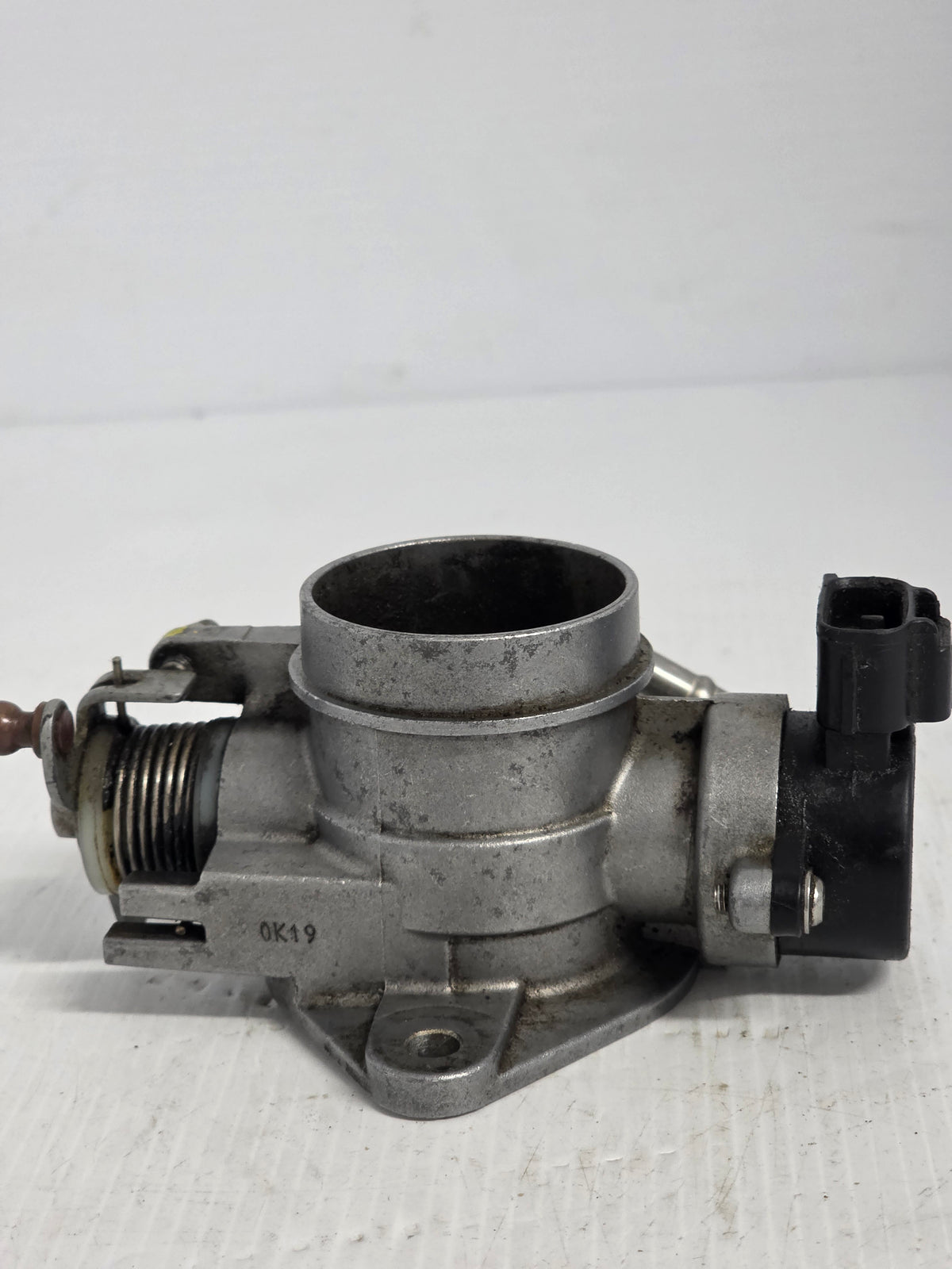 6C5-13750-00 Yamaha Throttle Body | Genuine Used Part - photo 6 of 9