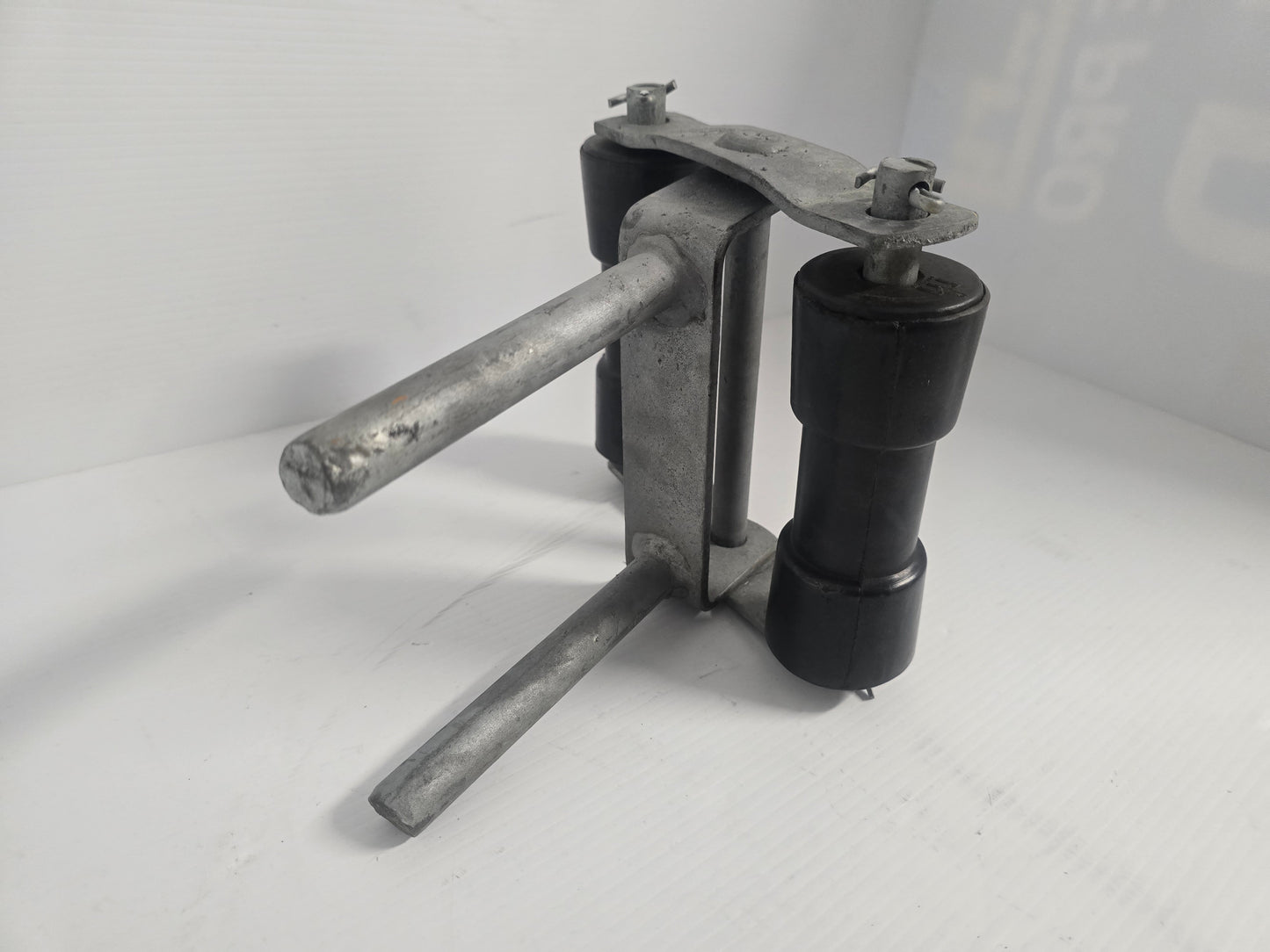 3142 Dunbier Rubber Roller & Bracket Double Rocker  6"