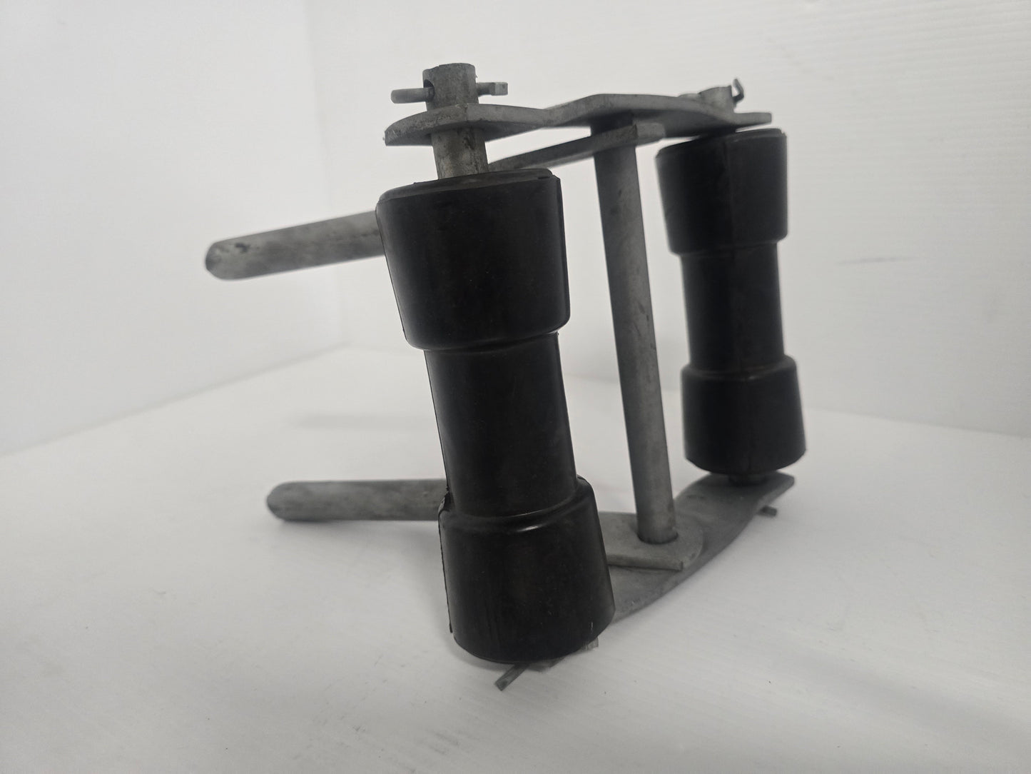 3142 Dunbier Rubber Roller & Bracket Double Rocker  6"