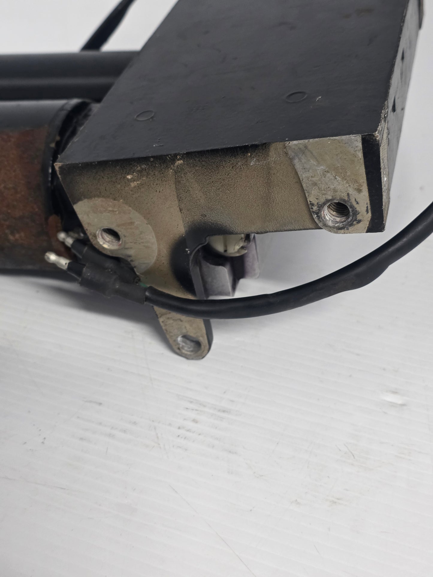 8M0171818 8M0090335 Mercury Trim Assembly and BRACKET ANCHOR 818771T1 | Genuine Used Part