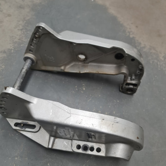 50301-ZW1-070ZA 50311-ZW1-070ZA Honda Stern Bracket | Genuine Used Part