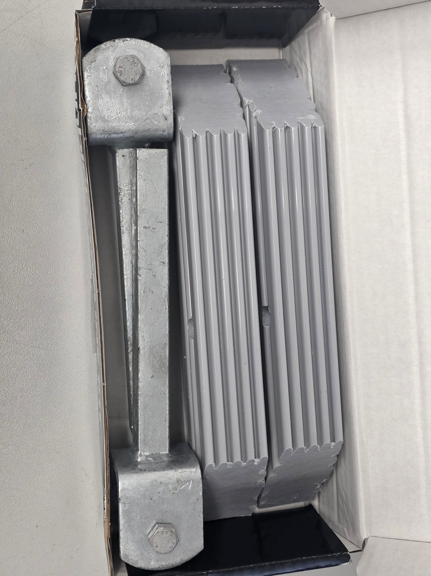 3093 Dunbier Centre-Line Kit Inc  20mm Sq Leg Per Pair
