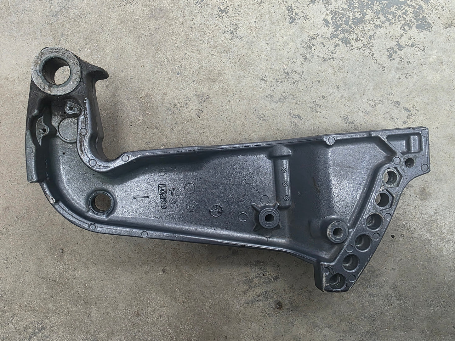 6G5-43112-01-EK Yamaha Engine Clamp Bracket (Port) | Genuine Used Part