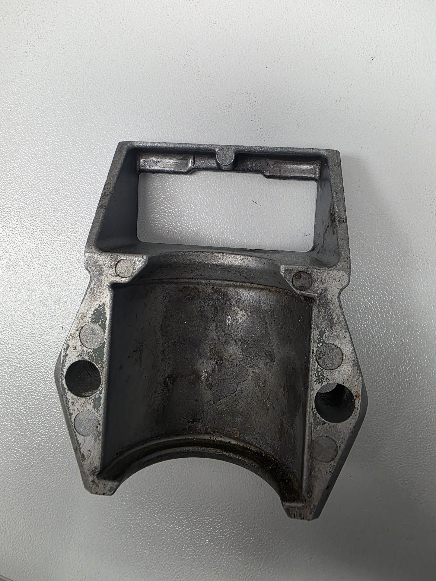 68F-44552-01-CA 68F-44552-00-8D Yamaha Z200 Lower Housing Mount | Genuine Used Part