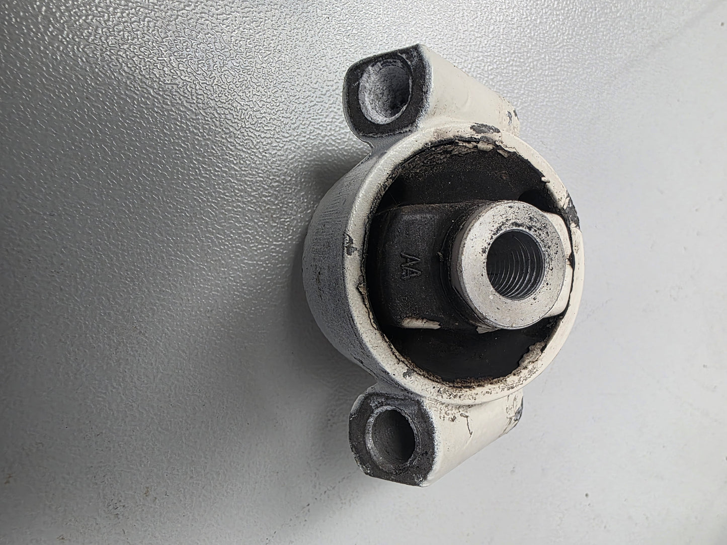 5007920 Evinrude E30 Mount Assy | Genuine Used Part