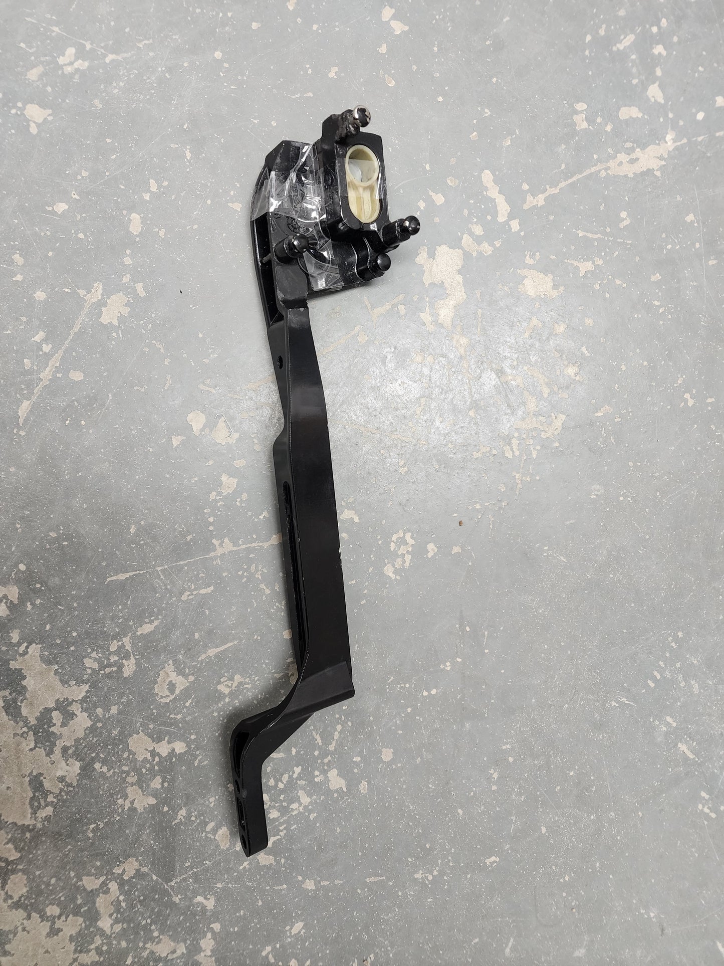 888834T01 Mercury Bracket | Genuine Used Part